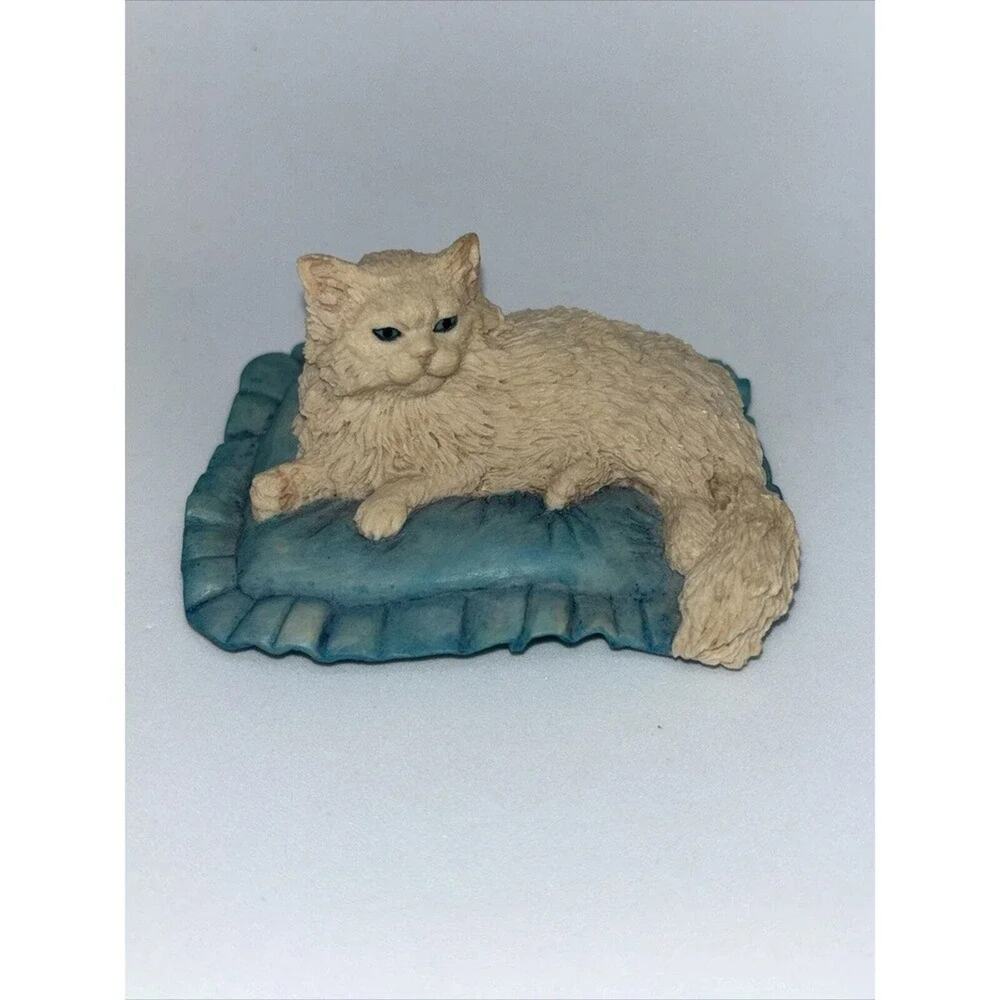 Vintage Border Fine Arts Ginger CAT ON CUSHION Figurine 1983 collectible